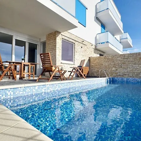 Miri Ii Comfortable Holiday Villa *